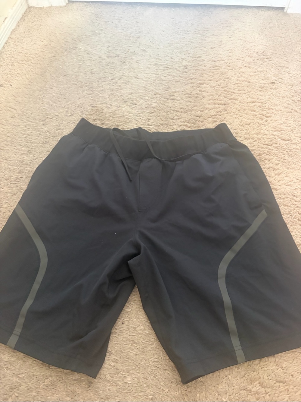 Under armour Men’s pre owned as is black athletic shorts size L UA unstoppable